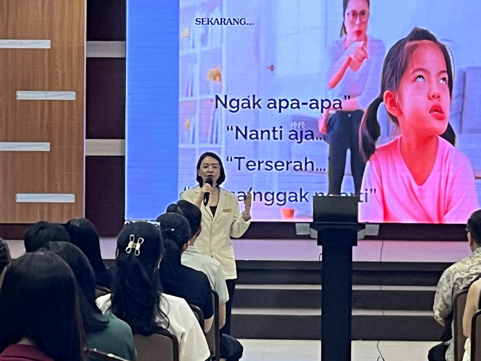 Parenting Seminar SMP Maitreyawira Deli Serdang: “Kenapa Anakku Berubah?” Ajak Orang Tua Memahami Remaja dan Bertumbuh Bersama
